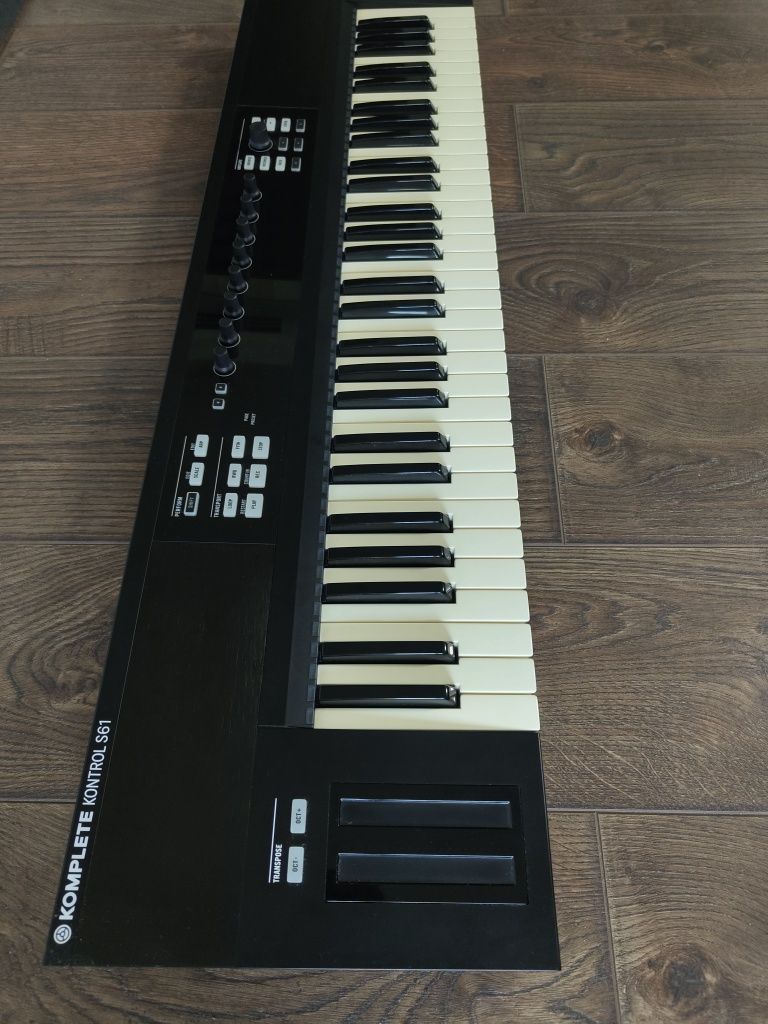 Міді клавіатура Native Instrument Komplete Kontrol S61 mk1