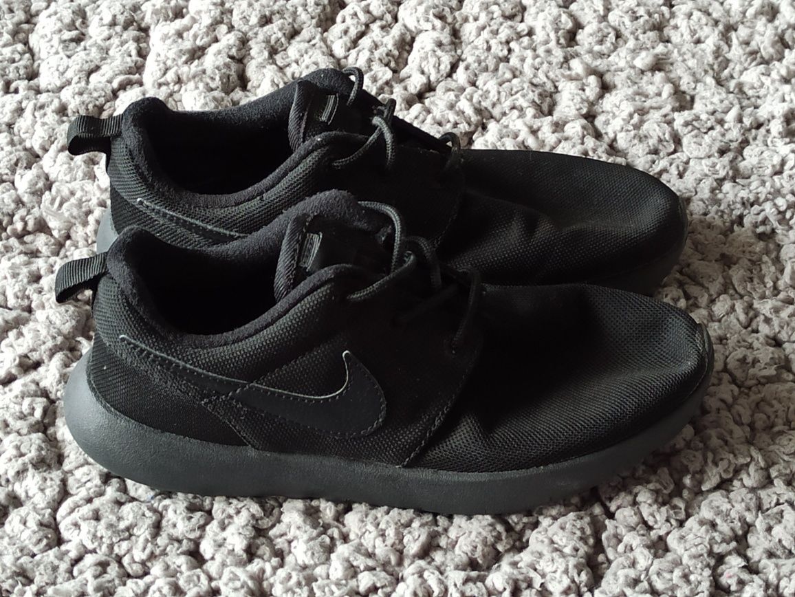 Nike buty sportowe 35 czarne oryginał adidasy cienkie lekkie stan bdb