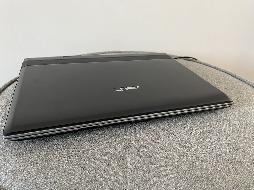 Ноутбук ASUS в чудовому стані