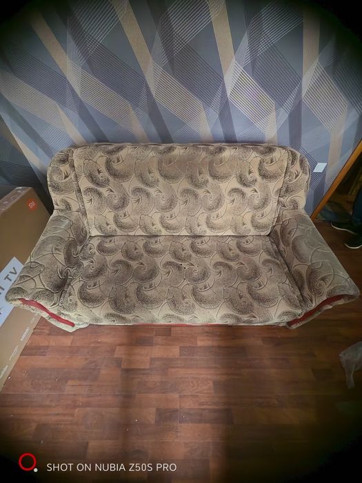 Диван бувший у користуванні