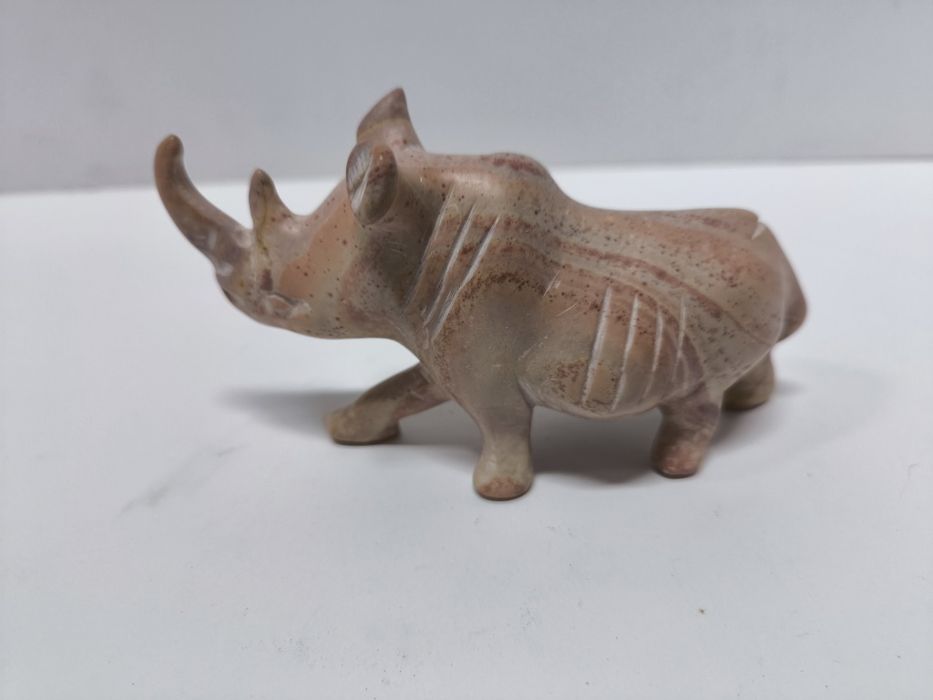 Escultura de animais em pedra-sabão (9-15cm)