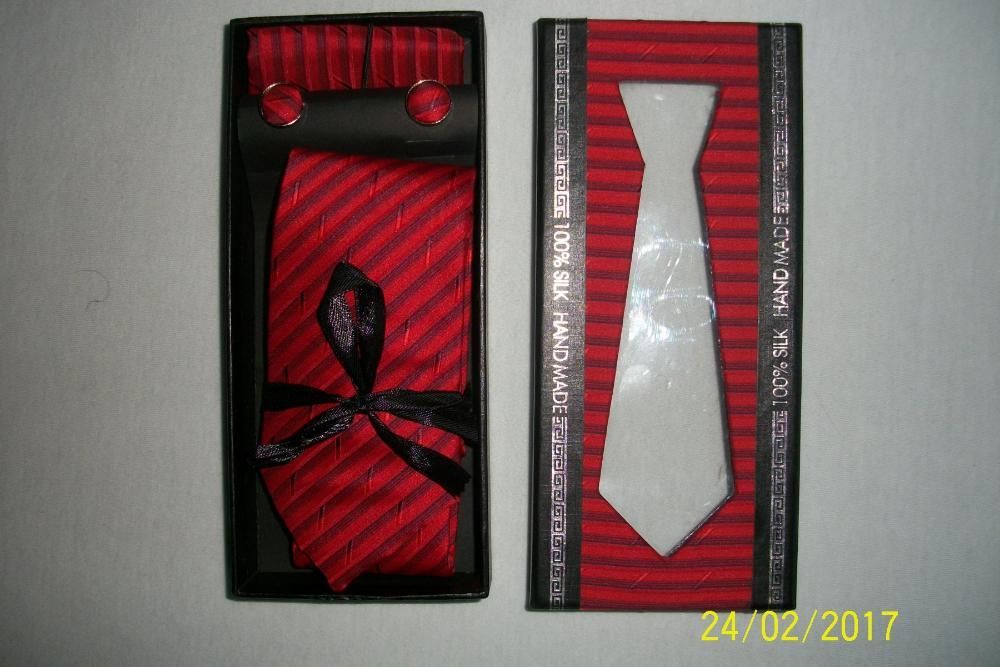 Подарочний набор для  чоловіків - стильный галстук, запонки и платочек