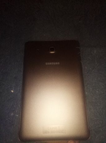 Планшет Samsung galaxy tab e SM-T561