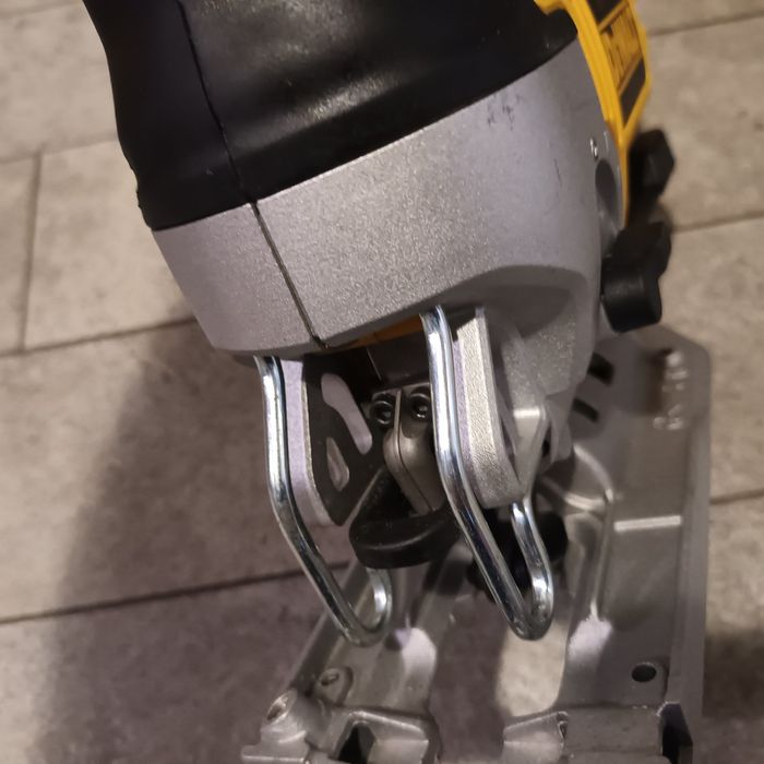 Електролобзик Dewalt DW 349