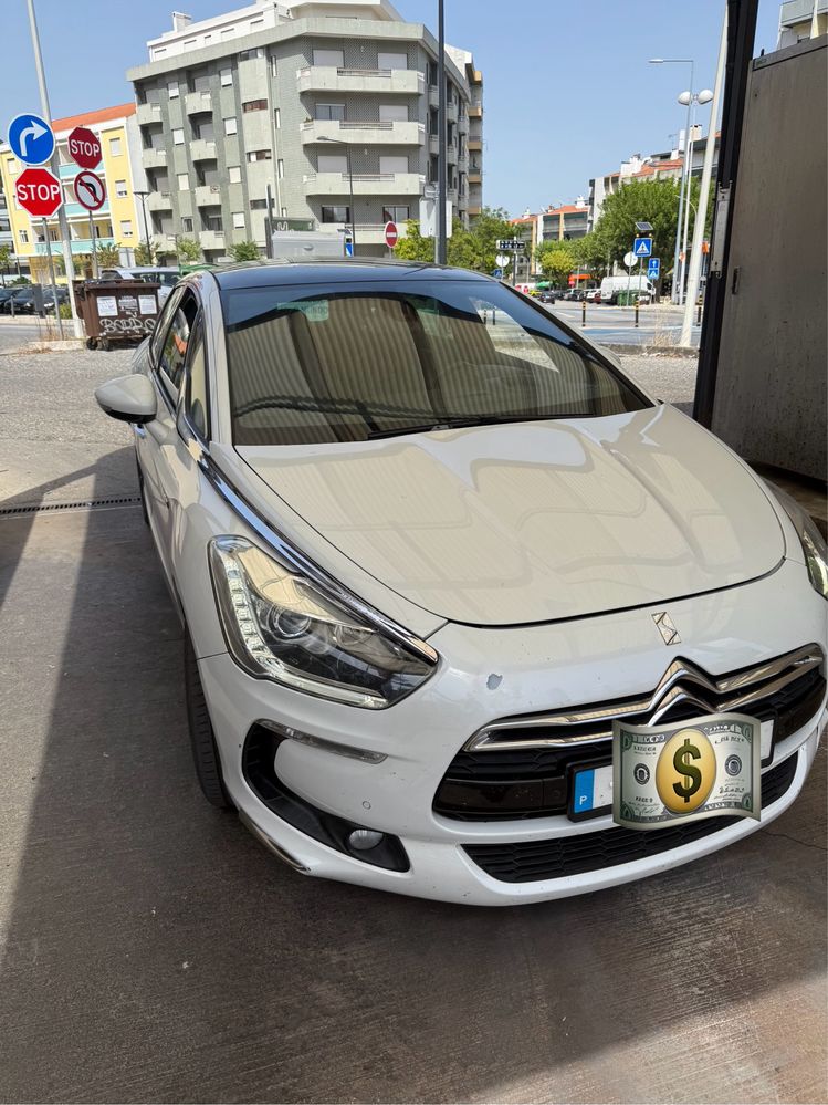 Citroën DS5 2.0 HDi – Potência, Estilo e Conforto