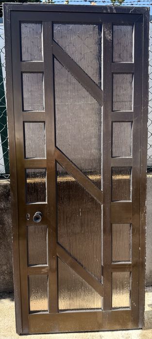 Porta de aluminio castanha