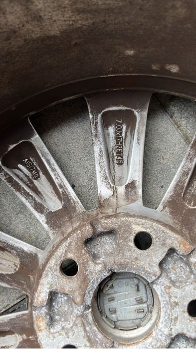 Felgi aluminiowe 17” z oponami zimowymi Fulda