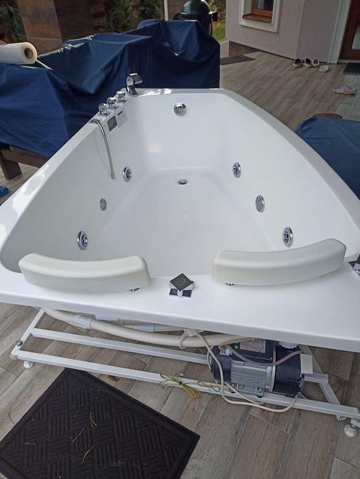 Продам ванну джакузі