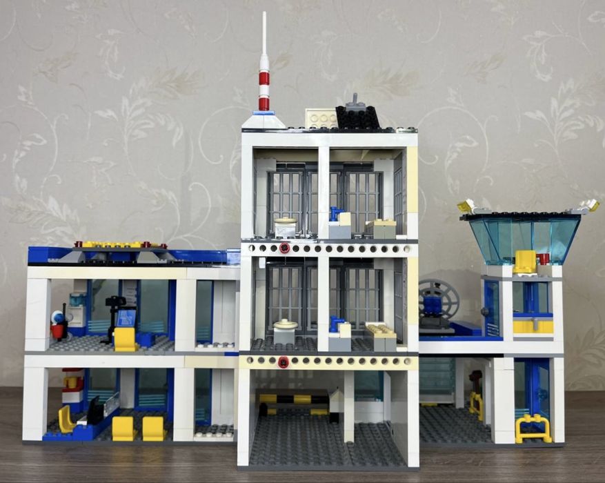 Конструктор Lego city 60047 в отличном состоянии.