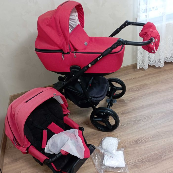 Продаю коляску фірми Adamex в червоному кольорі