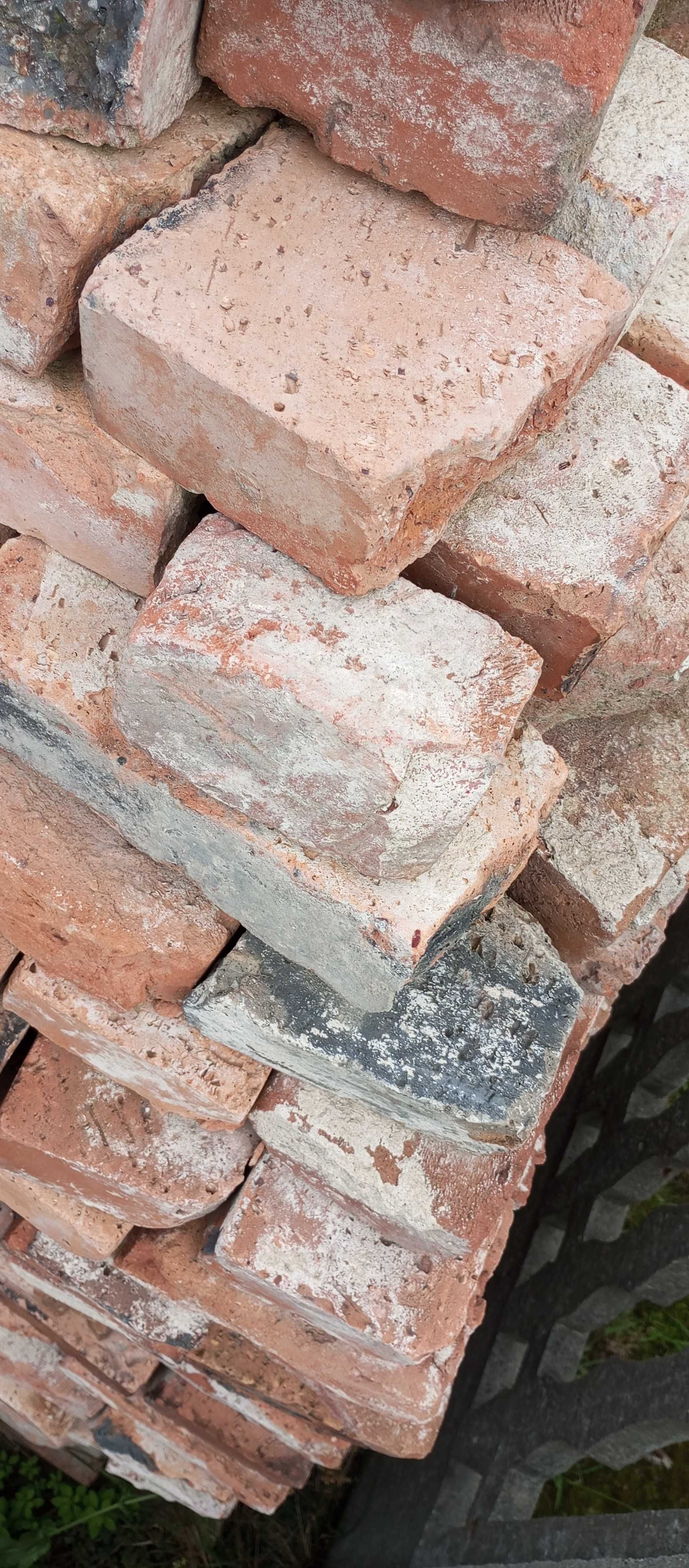 cegły  z rozbiórki starego domu około 1/2 i 3/4  BARDZO DUŻA  ilość