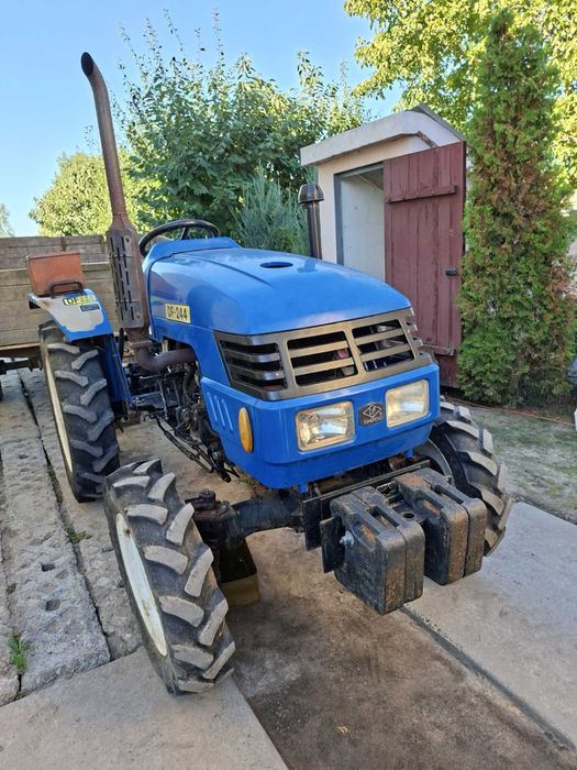 Трактор Донфенг DF-244