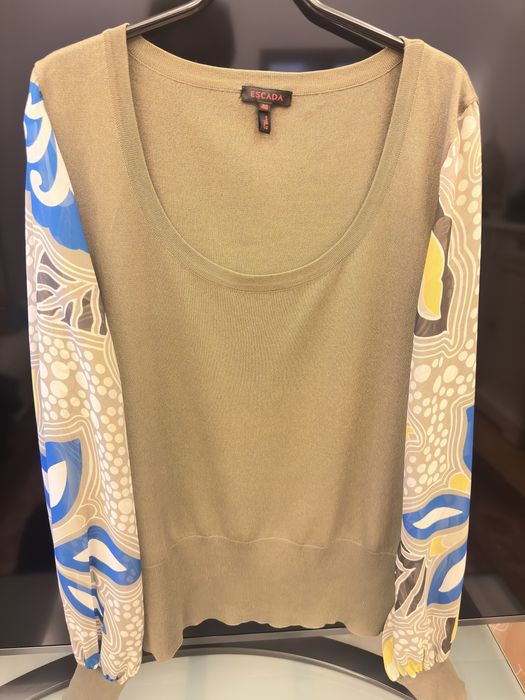 Стильна кофтинка бренду Escadа.