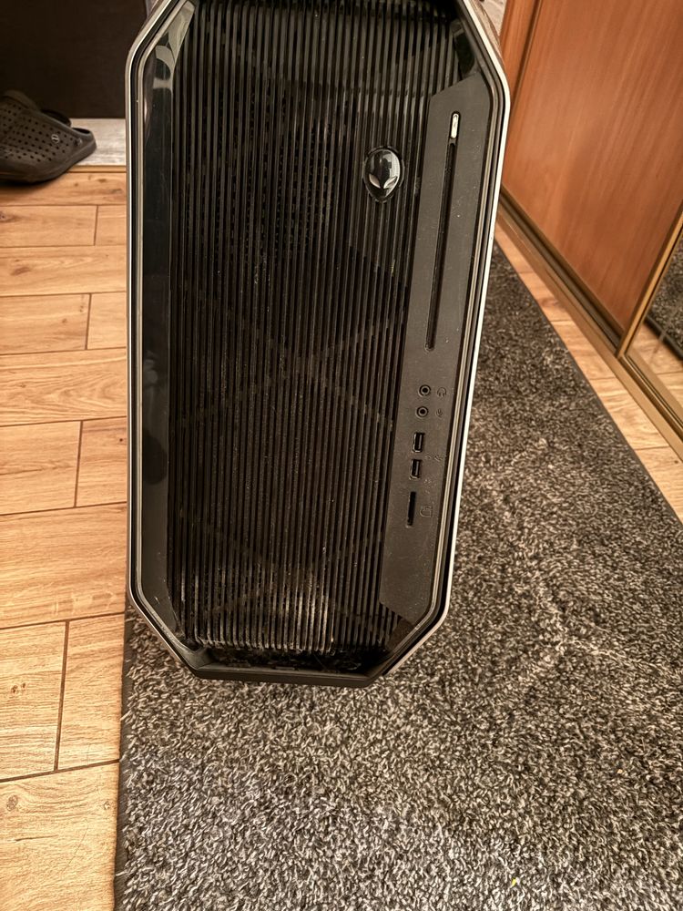 Zestaw komputerowy Alienware z monitorem