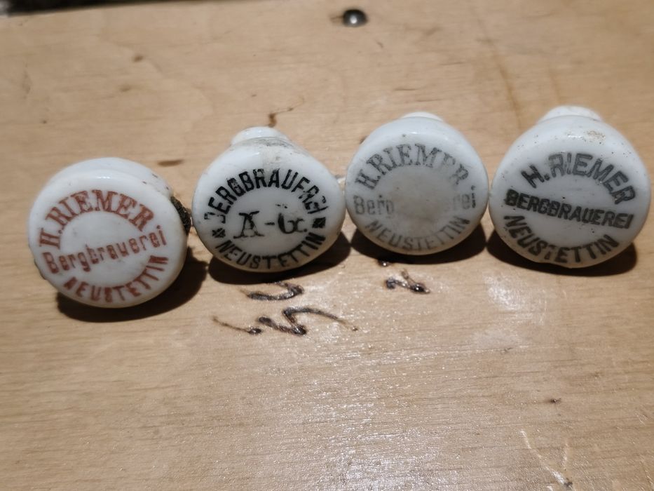 Neustettin Szczecinek zestaw porcelanek