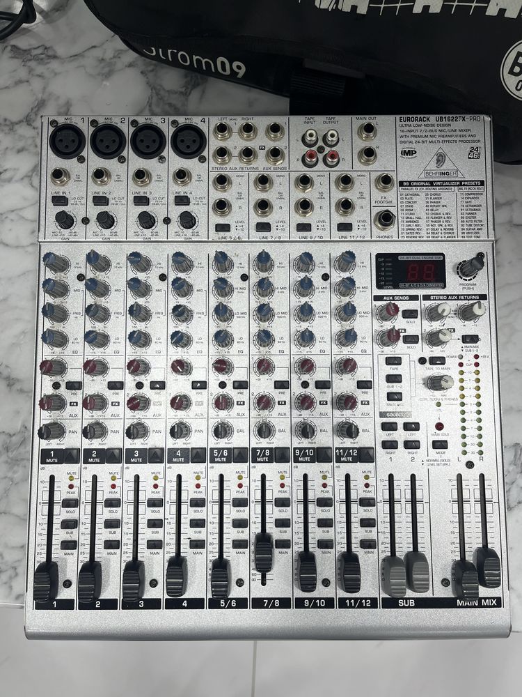 Микшерный пульт Behringer Eurorack UB1622FX-PRO