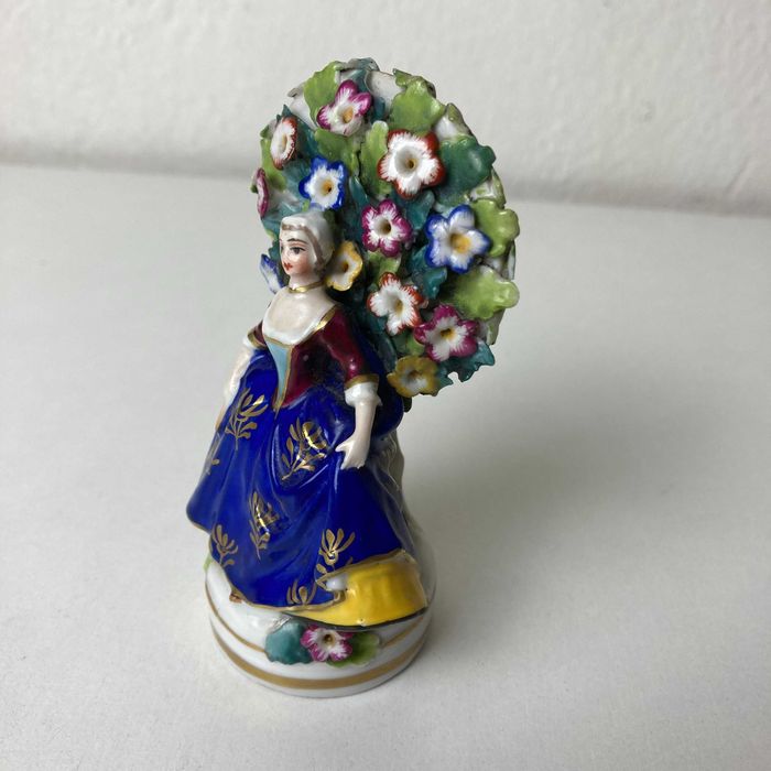 Figura em Porcelana Chelsea Século XVIII-XIX com marca Ancora Dourada