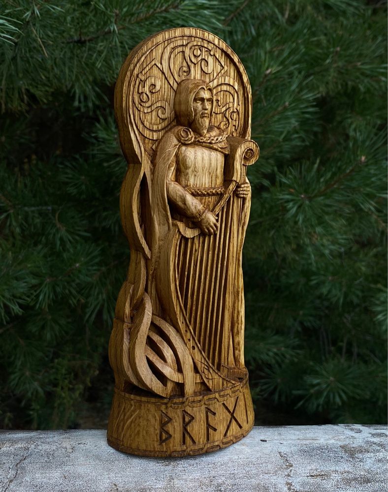 Статуетка з дерева- бог Брагі .