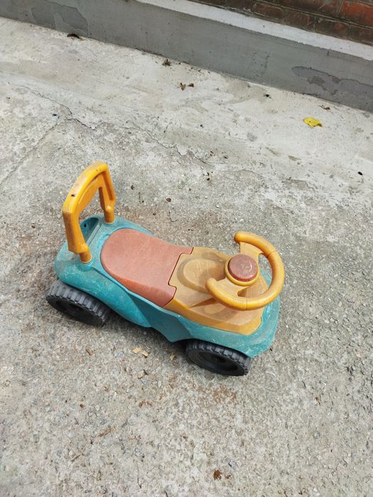 Детский автомобиль.