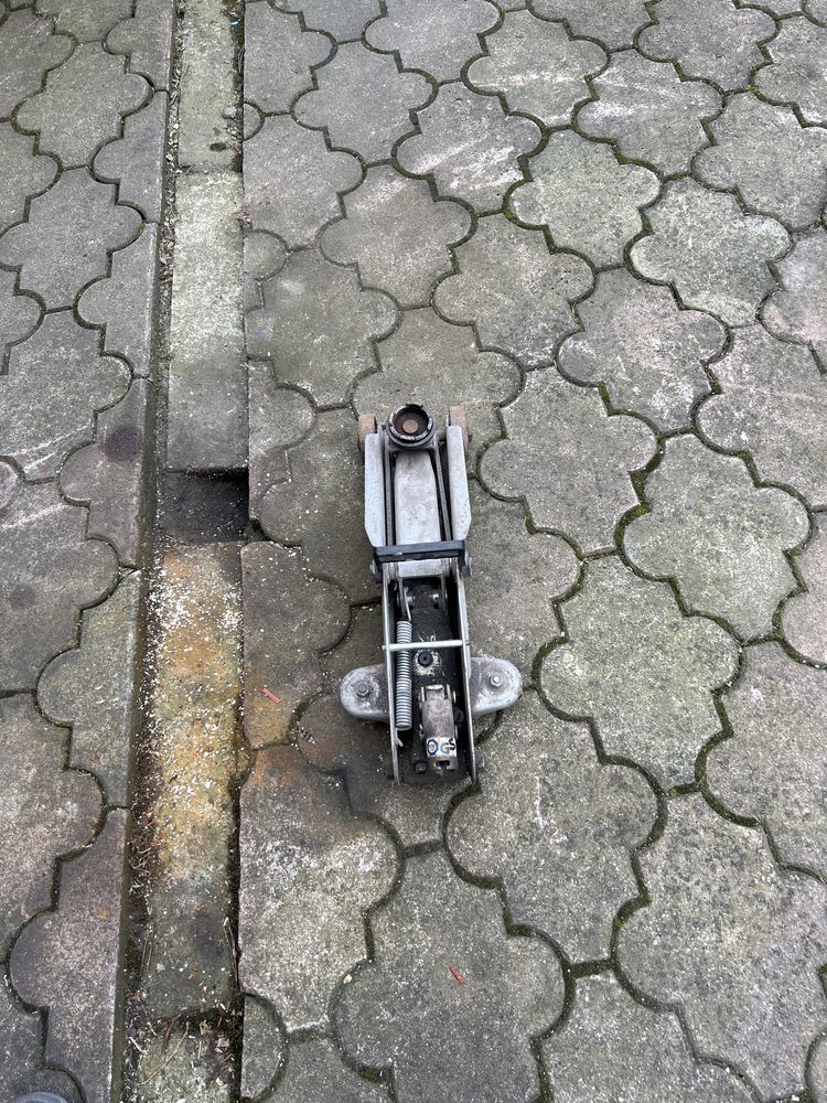 Podnośnik typu żaba