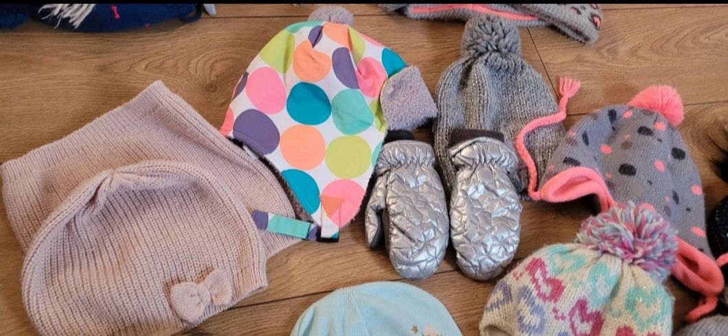 Zestaw zimowy czapki,komplety,rękawiczki 3-6 lat