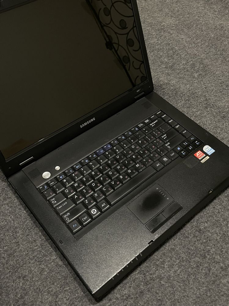 Ноутбук Samsung R58 (NP-R58DY05), мишка, нова зарядка.