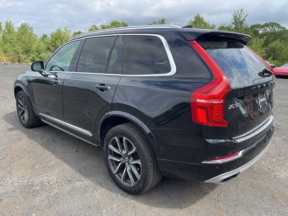 Volvo XC90      2017