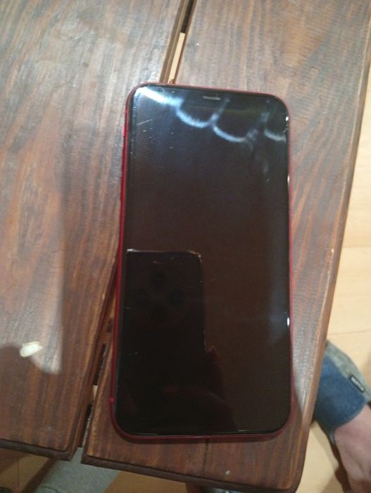 Продам айфон 11 на 64 гб