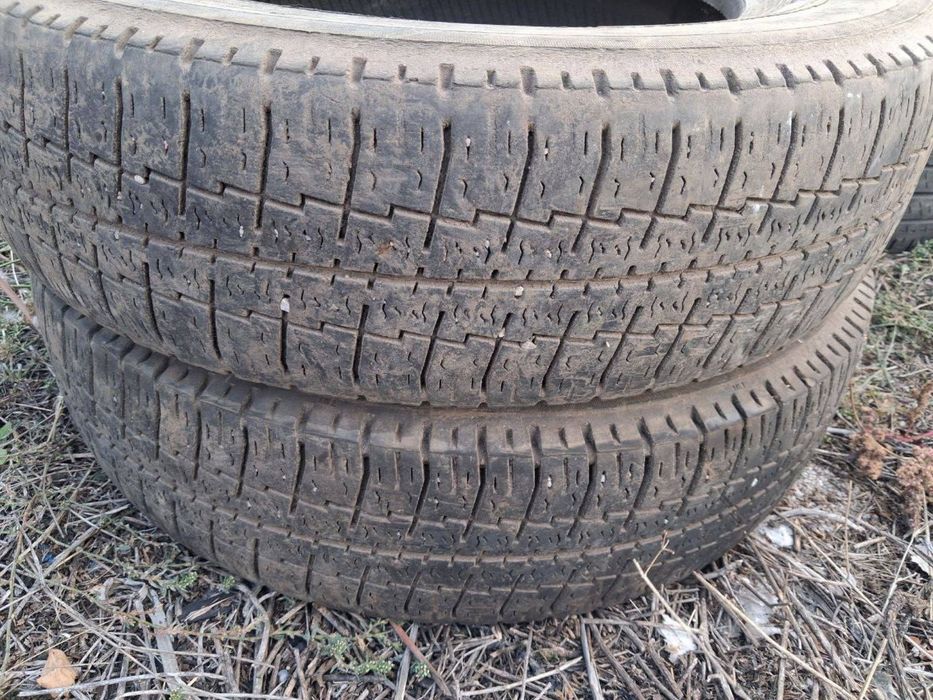 Распродаж: двері буса, шини R16C, диски, лебідка