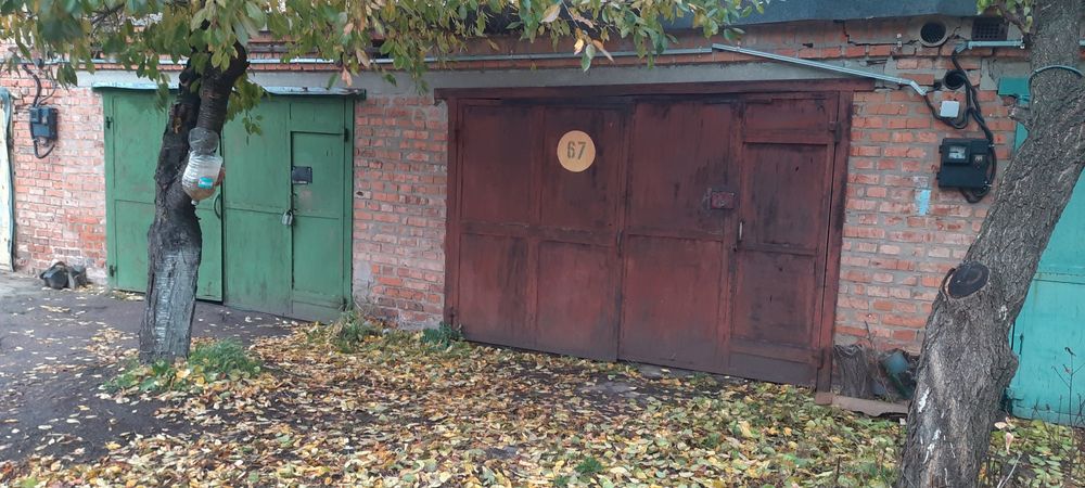 Продам два гаража рядом