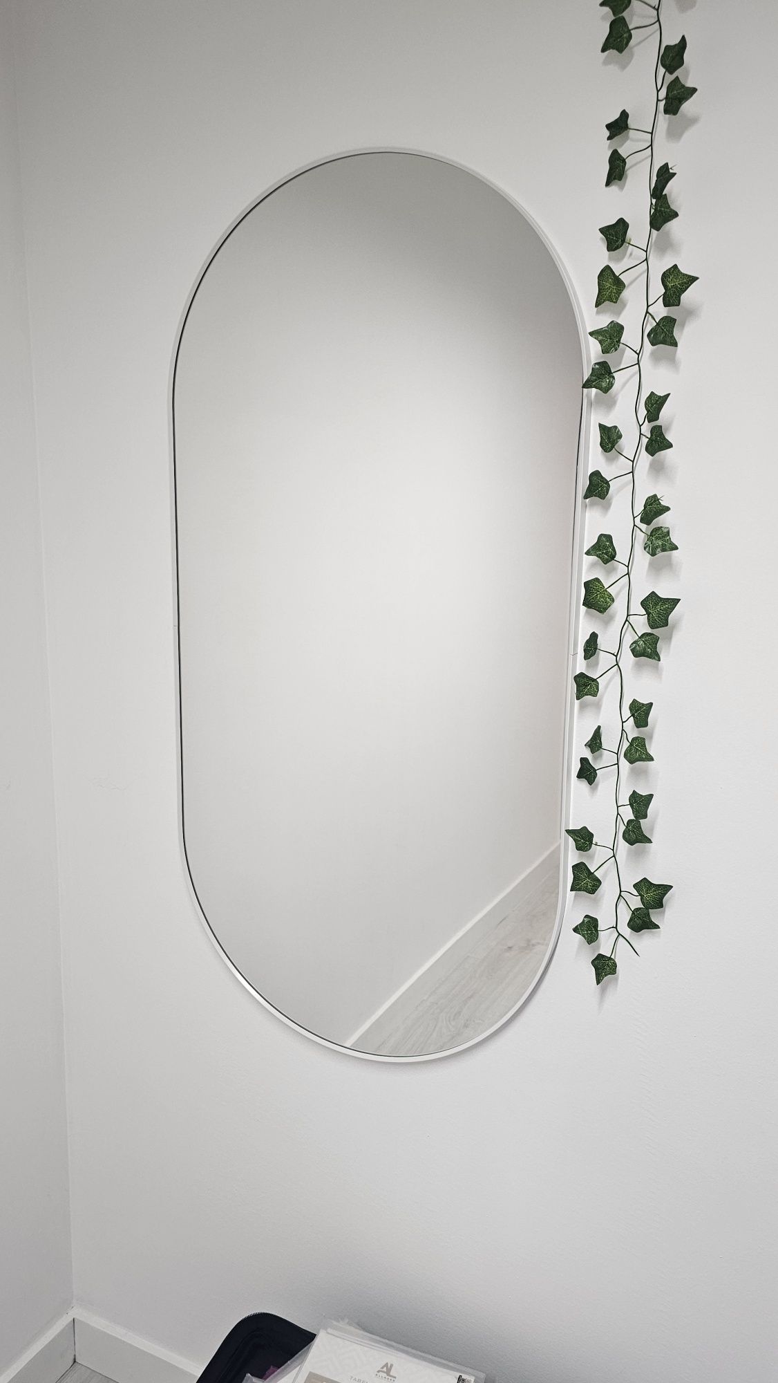 Espelho oval branco