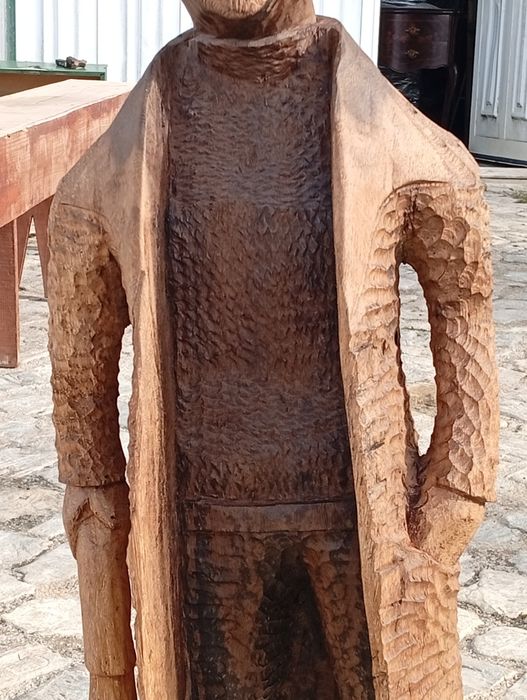 Escultura em madeira