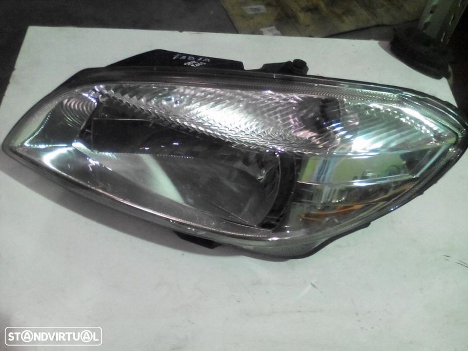 Farol esquerdo - Fabia ( 2013 )