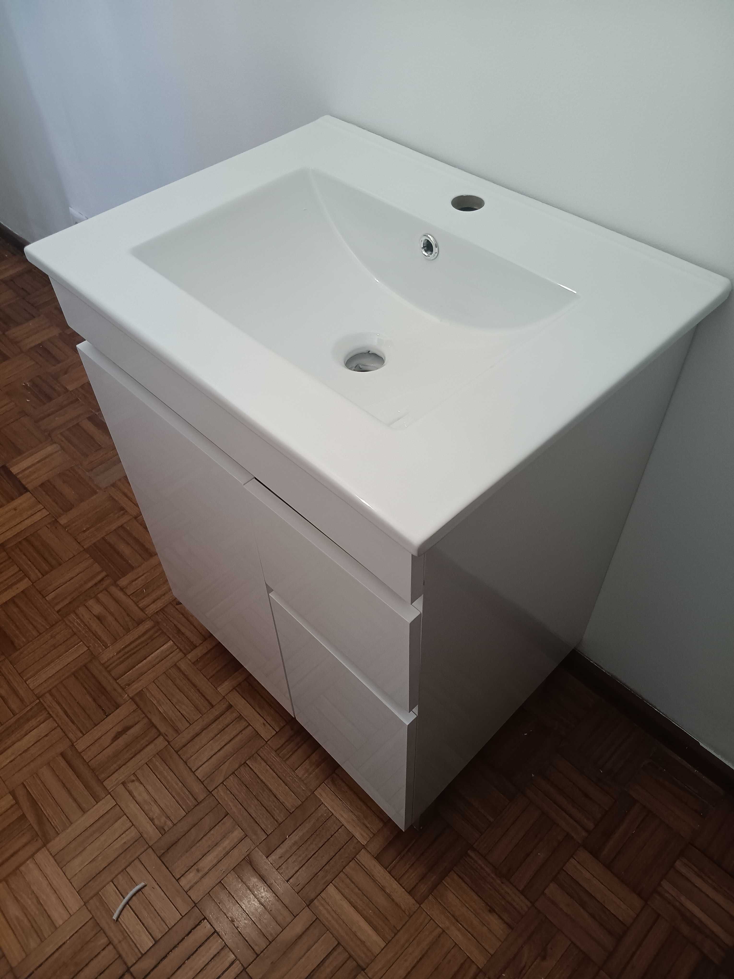 Móvel de casa de banho com lavatório - novo