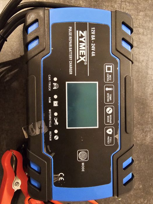 Prostownik automatyczny 12-24V 8A