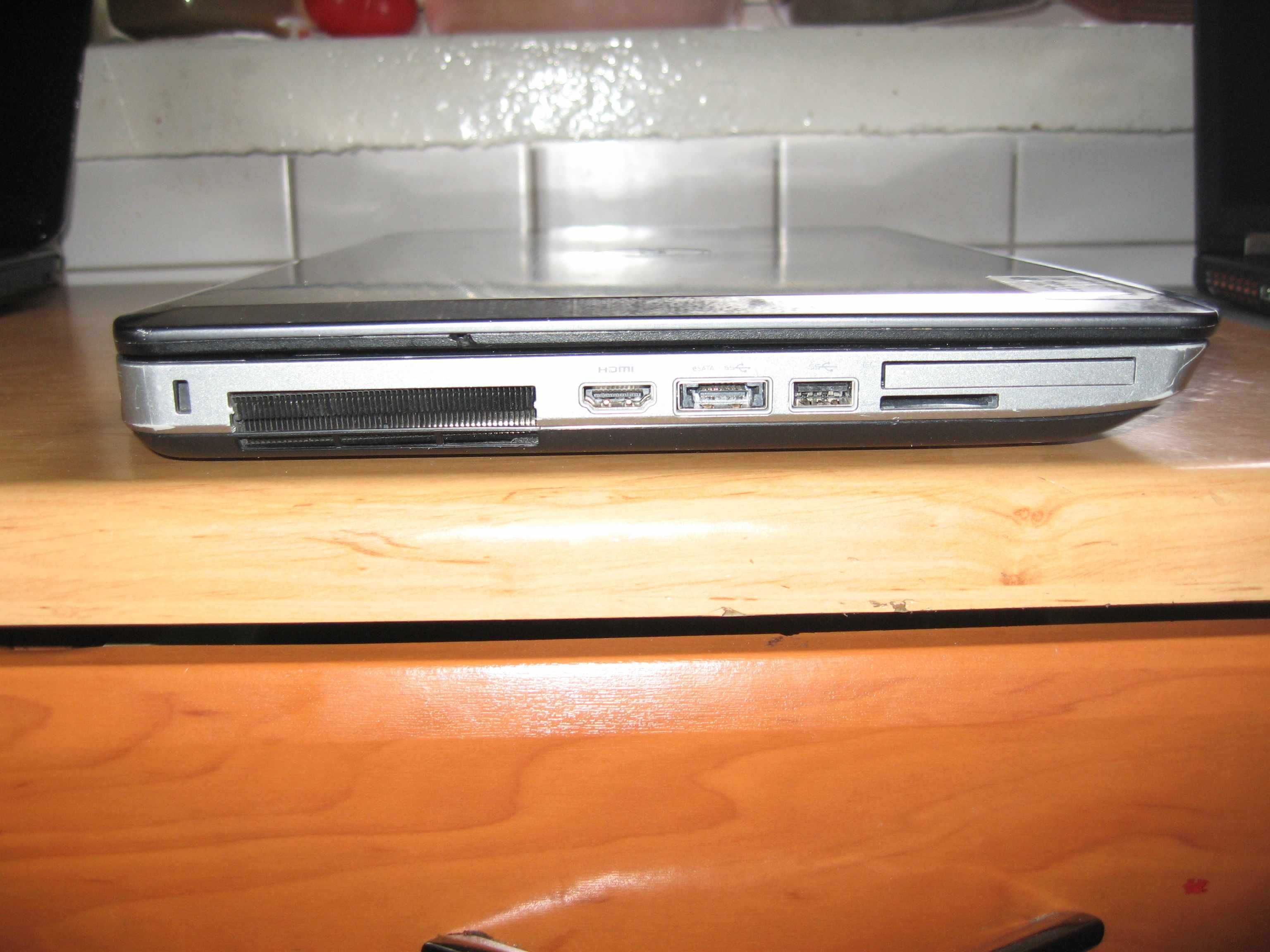 Nowy aluminiowy laptop dell z matryca FHD na gwarancji українська мова