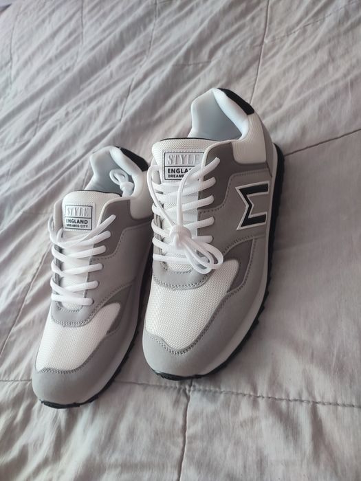 Продам кроссовки новые