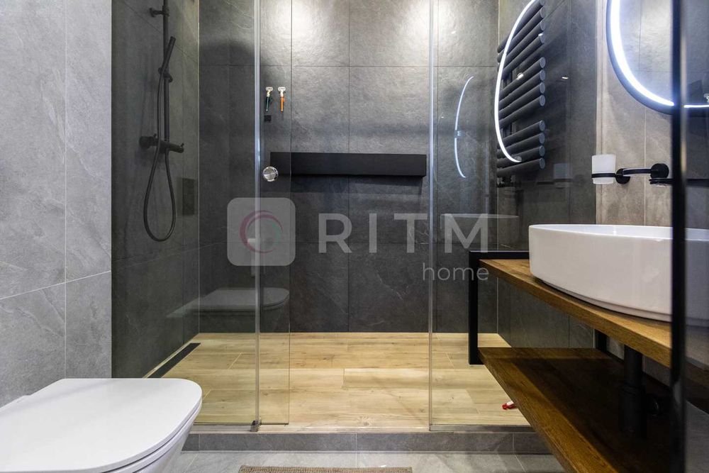 Пропонується простора, 2к +кухня студія з сучасним ремонтом