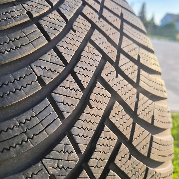 Felgi aluminiowe oryginalne Audi  z oponami zimowymi