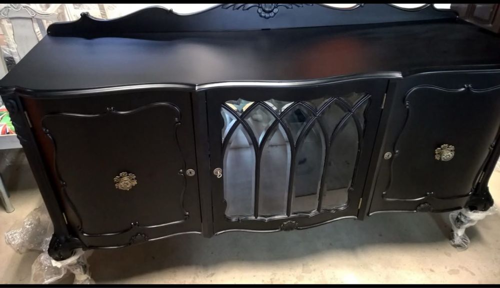 Aparador restaurado Queen An