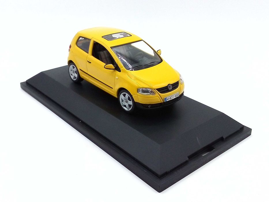 Volkswagen Fox yellow - skala 1:43 - Schuco