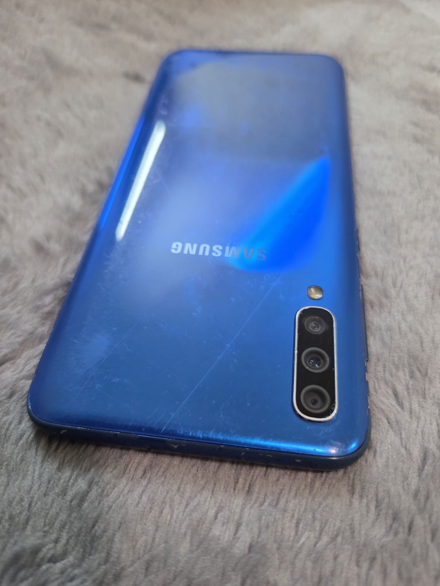 Мобільний телефон Samsung A50 4/64 2 sim Опис!