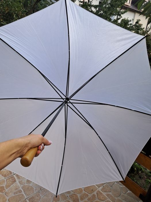Duży parasol biały