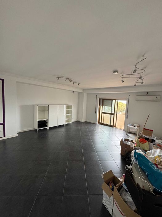 Apartamento T3 +1 Com 2 lugares de garagem ao Monte dos Burgos