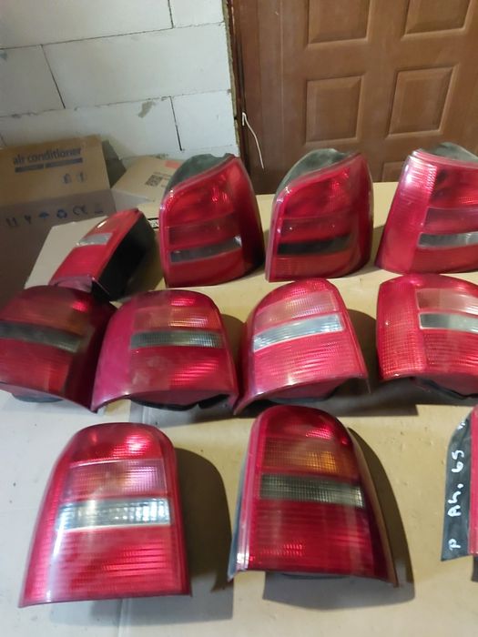 Audi a4 b5 kombi prawa lewa tylna lampa tył wkład