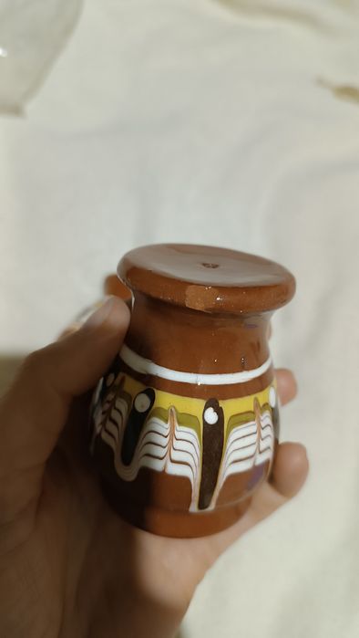 Солонка та перечница в етнічному стилі