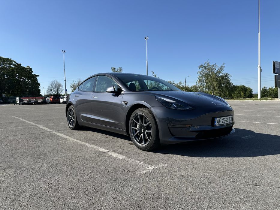 Продам Tesla model 3