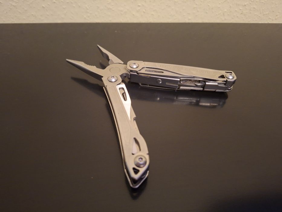Multitool Leatherman Sidekick.
