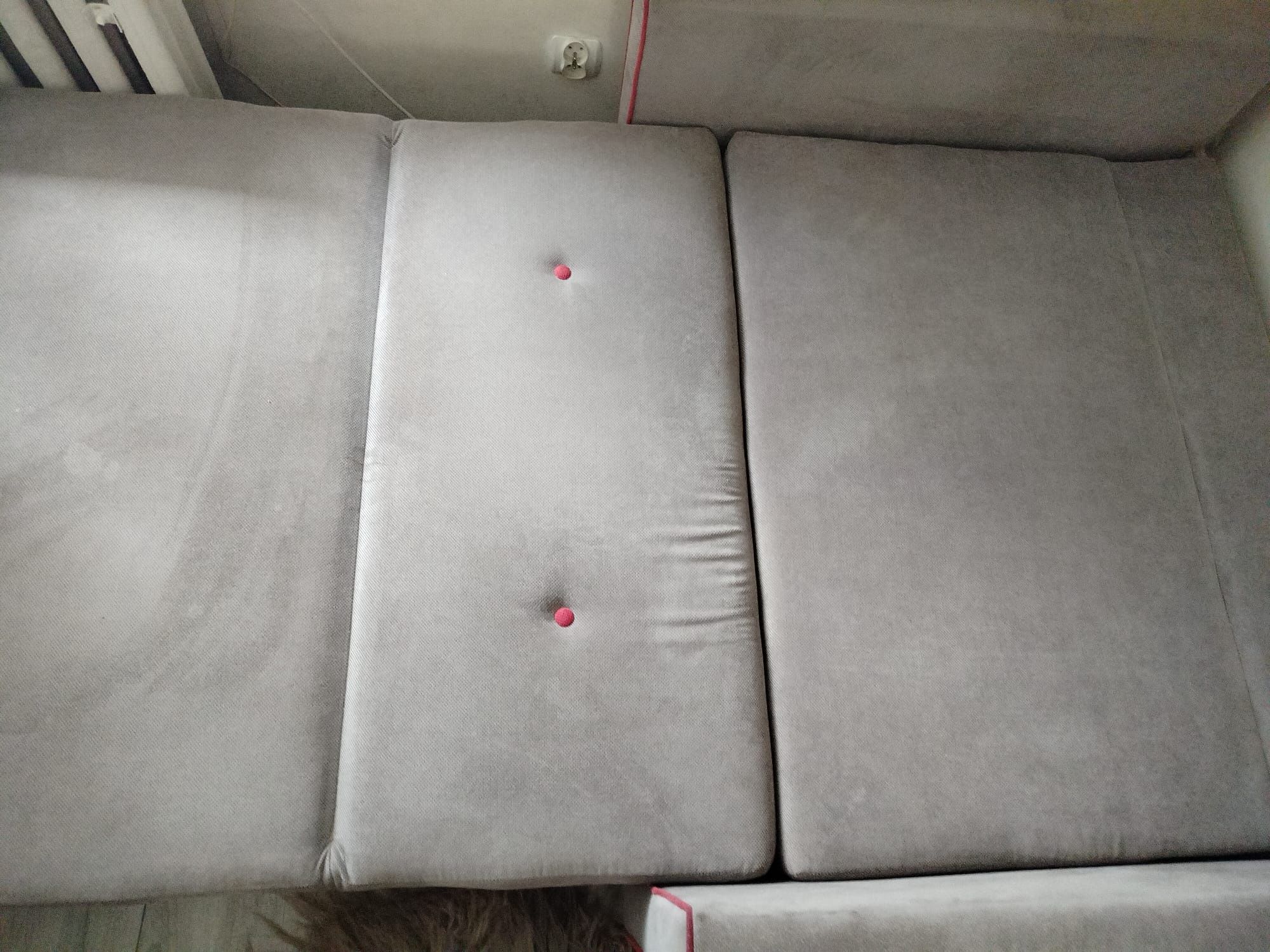 Sofa rozkładana z pojemnikiem