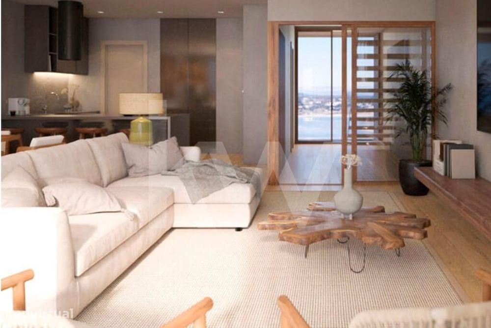 Moradia T3 Duplex em banda, inserida em empreendimento de luxo na Cost